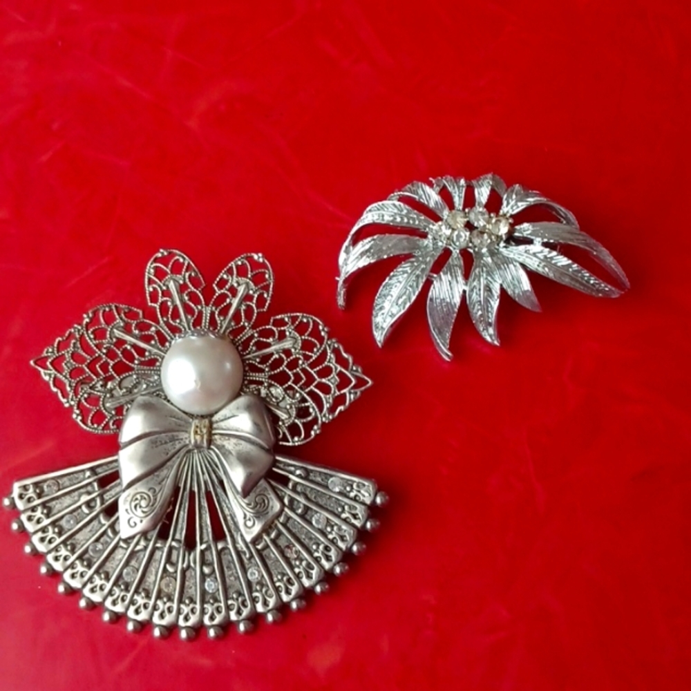 Brooches 2 vintage Brooches vintage jewelry
